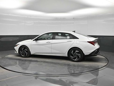 Used 2025 Hyundai Elantra SEL FWD image 5