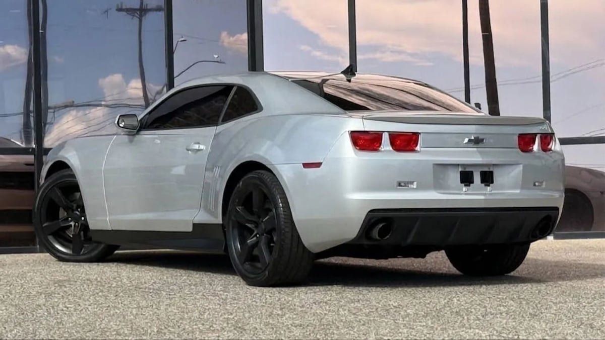 Used 2011 Chevrolet Camaro SS RWD image 7