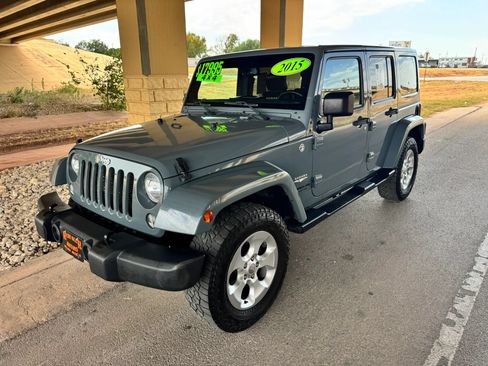 Used 2015 Jeep Wrangler Unlimited Sahara w/ Dual Top Group AWD/4WD image 7