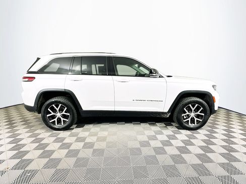 Certified 2023 Jeep Grand Cherokee Limited AWD/4WD image 14