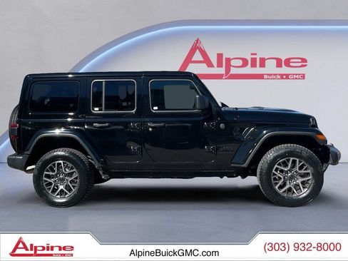 Used 2025 Jeep Wrangler Unlimited Sahara AWD/4WD image 6