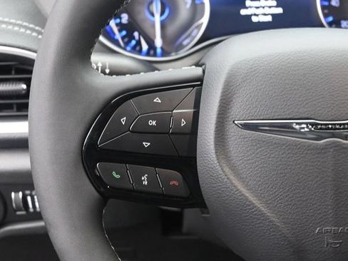 Used 2023 Chrysler Pacifica Limited w/ S Appearance Package FWD image 27