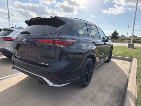 Used 2025 Toyota Highlander XSE AWD/4WD image 3