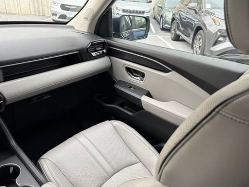 Used 2025 Honda Pilot Elite image 39