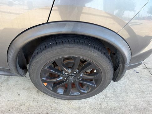 Used 2015 Nissan Juke S FWD image 8