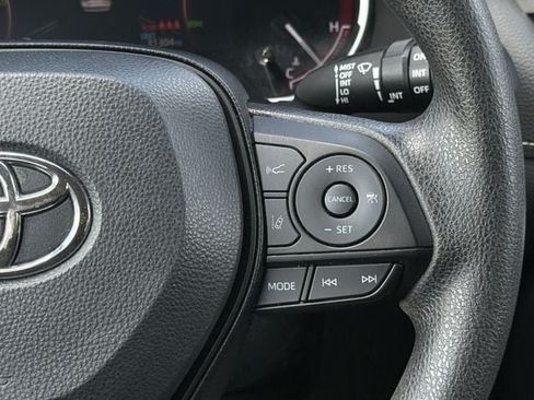 Used 2025 Toyota RAV4 XLE FWD image 15