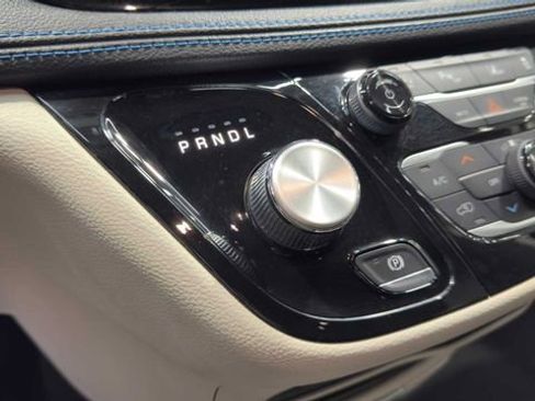 Used 2022 Chrysler Pacifica Touring-L FWD image 26
