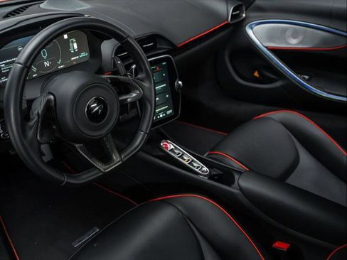 Used 2023 McLaren Artura image 29