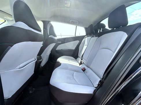 Used 2019 Toyota Prius LE AWD/4WD image 20