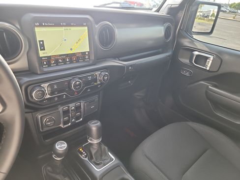 Used 2023 Jeep Gladiator Sport AWD/4WD image 21