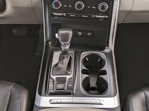 Certified 2024 Kia Carnival LX image 16