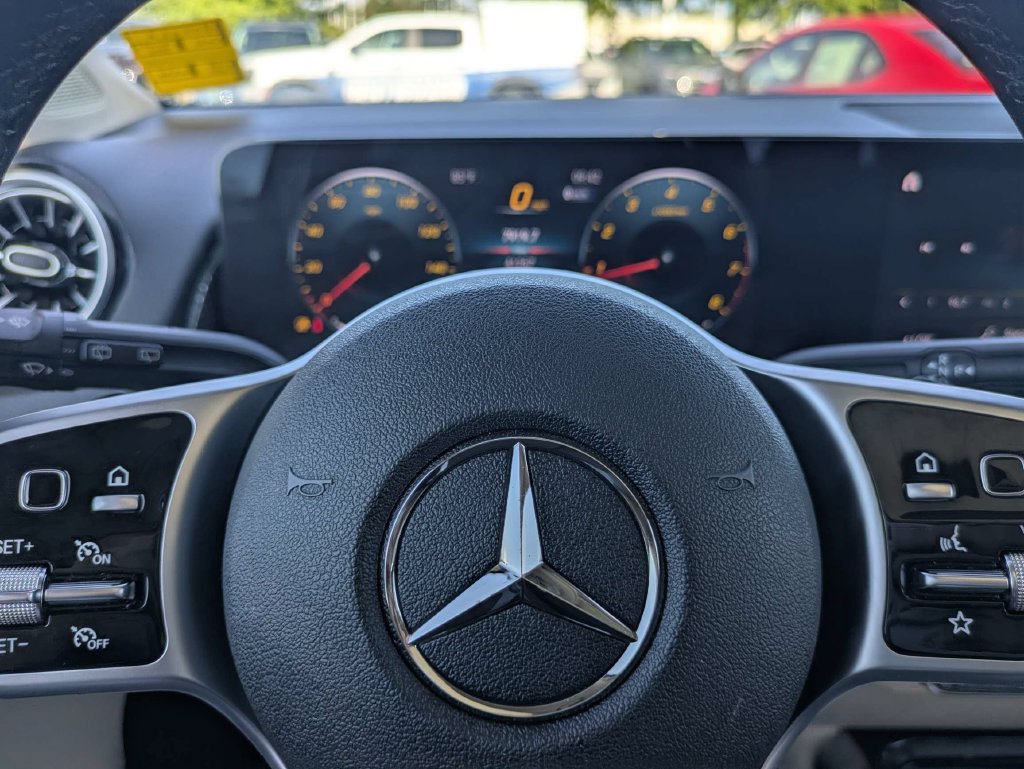 Used 2022 Mercedes-Benz GLB 250 image 33