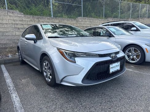 Used 2021 Toyota Corolla LE FWD image 2