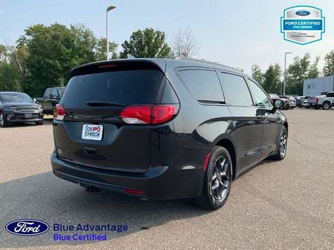 Used 2020 Chrysler Pacifica Touring-L FWD image 25