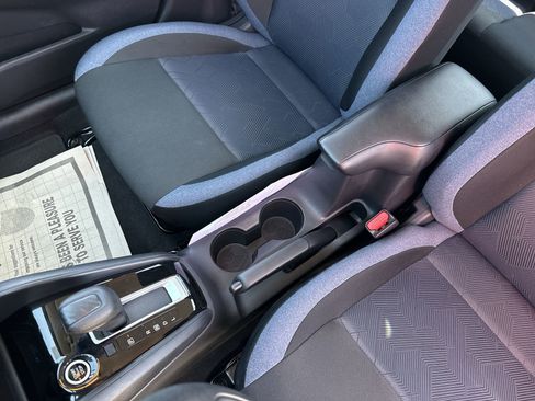 Used 2025 Nissan Versa SV w/ Trunk Package FWD image 22