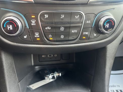 Used 2023 Chevrolet Equinox LT image 28