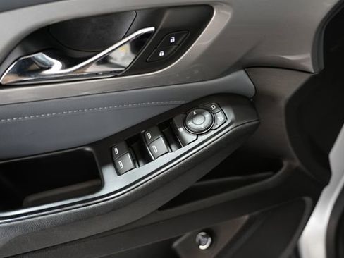 Used 2018 Chevrolet Traverse LT image 11