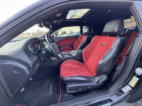 Used 2015 Dodge Challenger R/T Scat Pack w/ Leather Interior Group RWD image 9