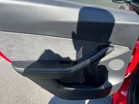 Used 2021 Tesla Model Y Long Range image 21