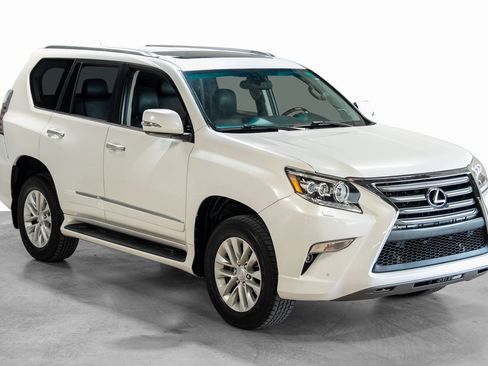 Used 2017 Lexus GX 460 Premium w/ Premium Package image 3