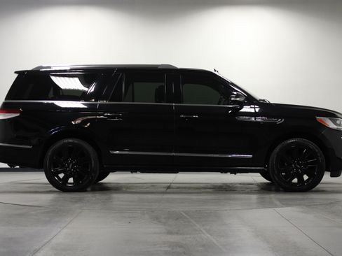 Used 2024 Lincoln Navigator L Reserve w/ Monochromatic Package AWD/4WD image 3