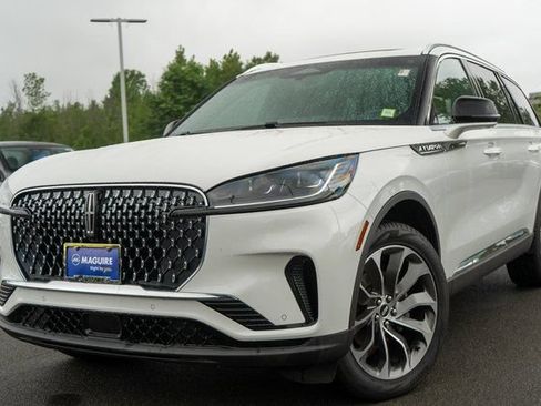 Used 2025 Lincoln Aviator Reserve w/ Illumination Package AWD/4WD image 1