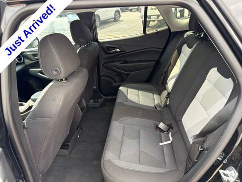 Used 2025 Chevrolet Trax LS w/ LS Convenience Package FWD image 18