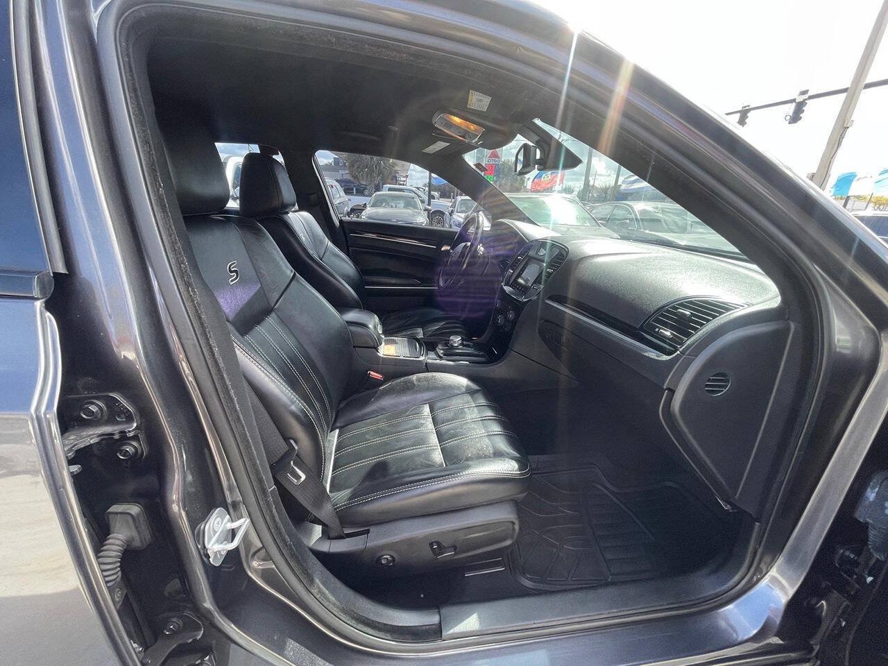 Used 2019 Chrysler 300 S AWD/4WD image 7