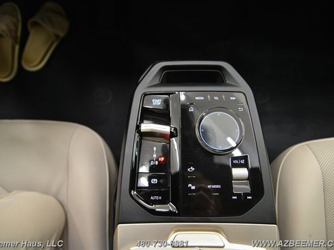 Used 2024 BMW iX xDrive50 w/ Sport Package AWD/4WD image 15