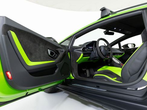 Used 2024 Lamborghini Huracan Sterrato image 19