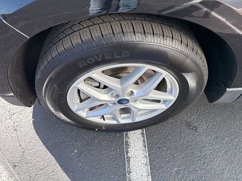 Used 2022 Ford Edge SEL w/ Convenience Package image 11