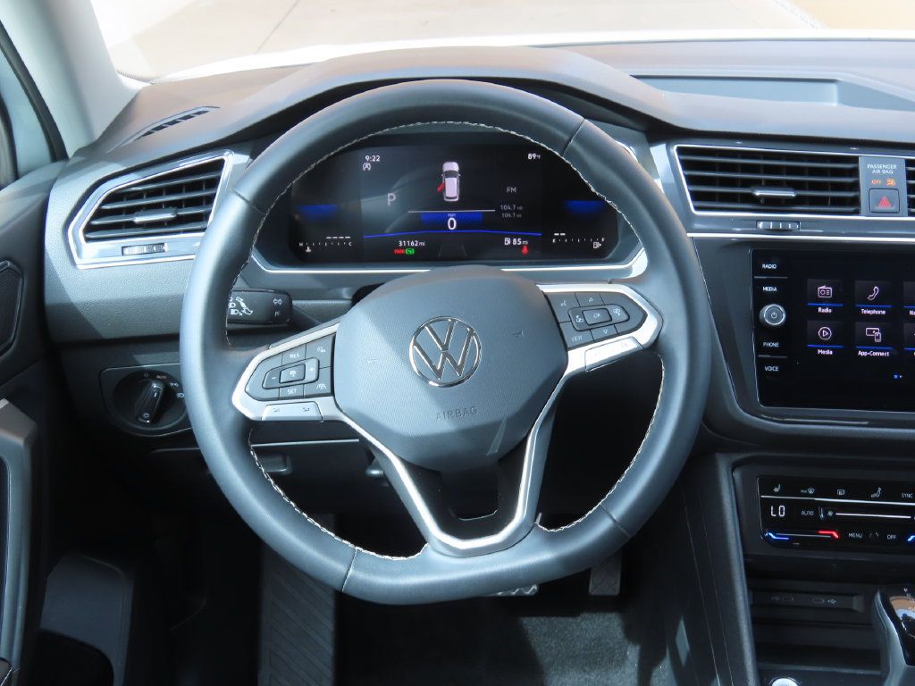 Used 2023 Volkswagen Tiguan SE FWD image 6