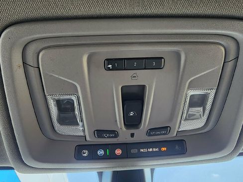 Used 2020 Chevrolet Silverado 1500 LTZ AWD/4WD image 17