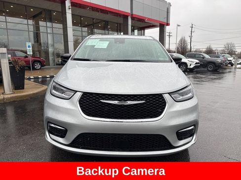 Used 2024 Chrysler Pacifica Limited image 10