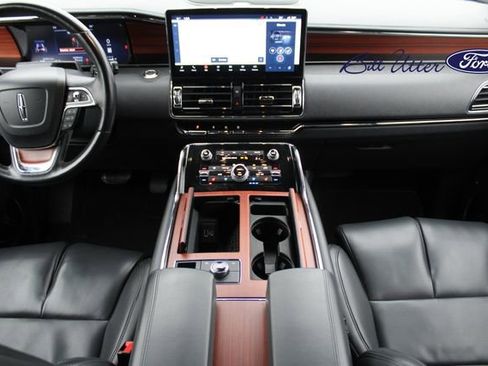 Used 2024 Lincoln Navigator Premiere image 15