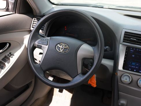 Used 2010 Toyota Camry LE FWD image 27