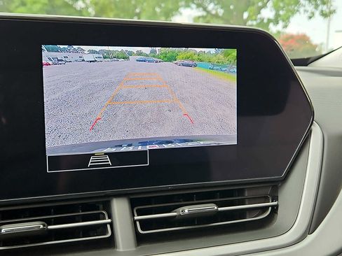 Used 2025 Chevrolet Trax LS w/ LS Convenience Package FWD image 17