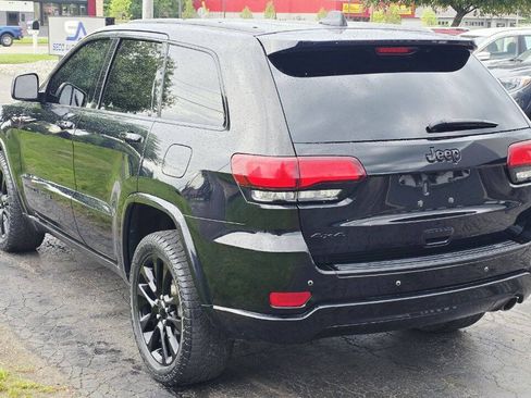 Used 2017 Jeep Grand Cherokee Altitude AWD/4WD image 4