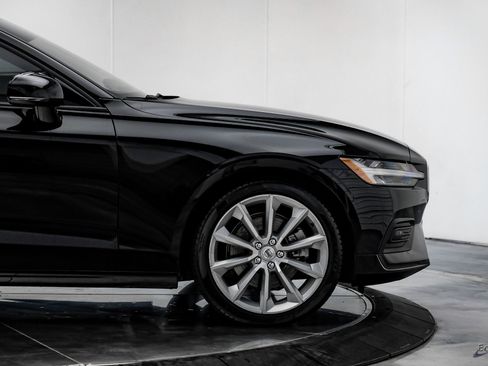 Used 2020 Volvo V60 T5 Momentum w/ Protection Package Premier image 18