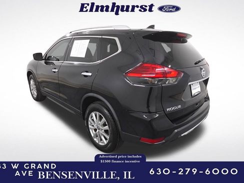 Used 2017 Nissan Rogue SV image 3
