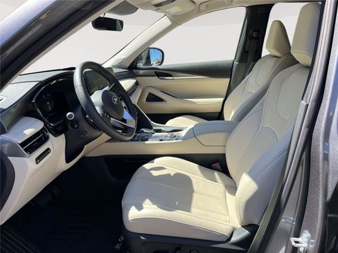 Certified 2025 INFINITI QX60 Luxe image 2