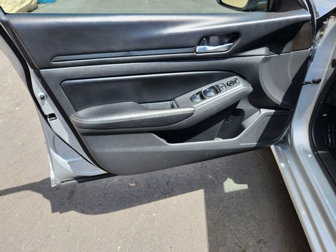 Used 2024 Nissan Altima 2.5 SV FWD image 45