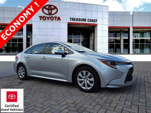 Certified 2022 Toyota Corolla LE image 1