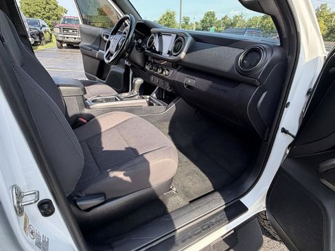 Used 2017 Toyota Tacoma TRD Sport w/ Tow Package (A/T) AWD/4WD image 37