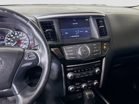 Used 2019 Nissan Pathfinder SV AWD/4WD image 18