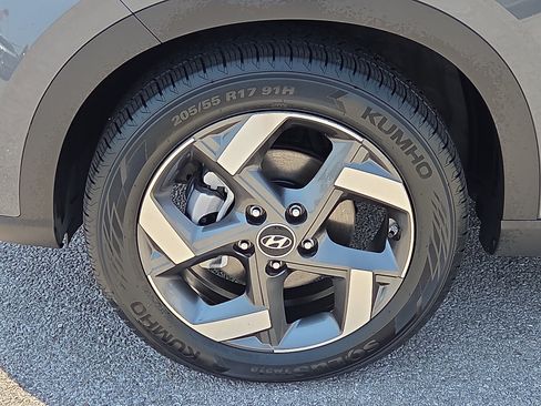 Used 2025 Hyundai Venue SEL FWD image 7