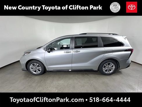 Certified 2023 Toyota Sienna XSE image 6