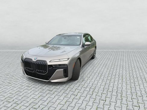 Used 2026 BMW 760i xDrive w/ Executive Package AWD/4WD image 4
