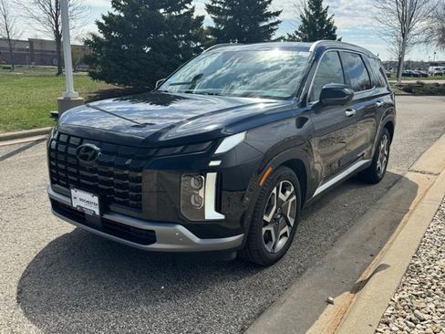 Used 2023 Hyundai Palisade Limited w/ Cargo Package AWD/4WD image 2