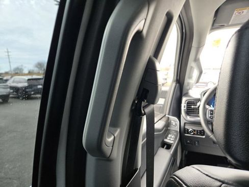 Used 2025 Ford F250 Lariat w/ Chrome Package image 32